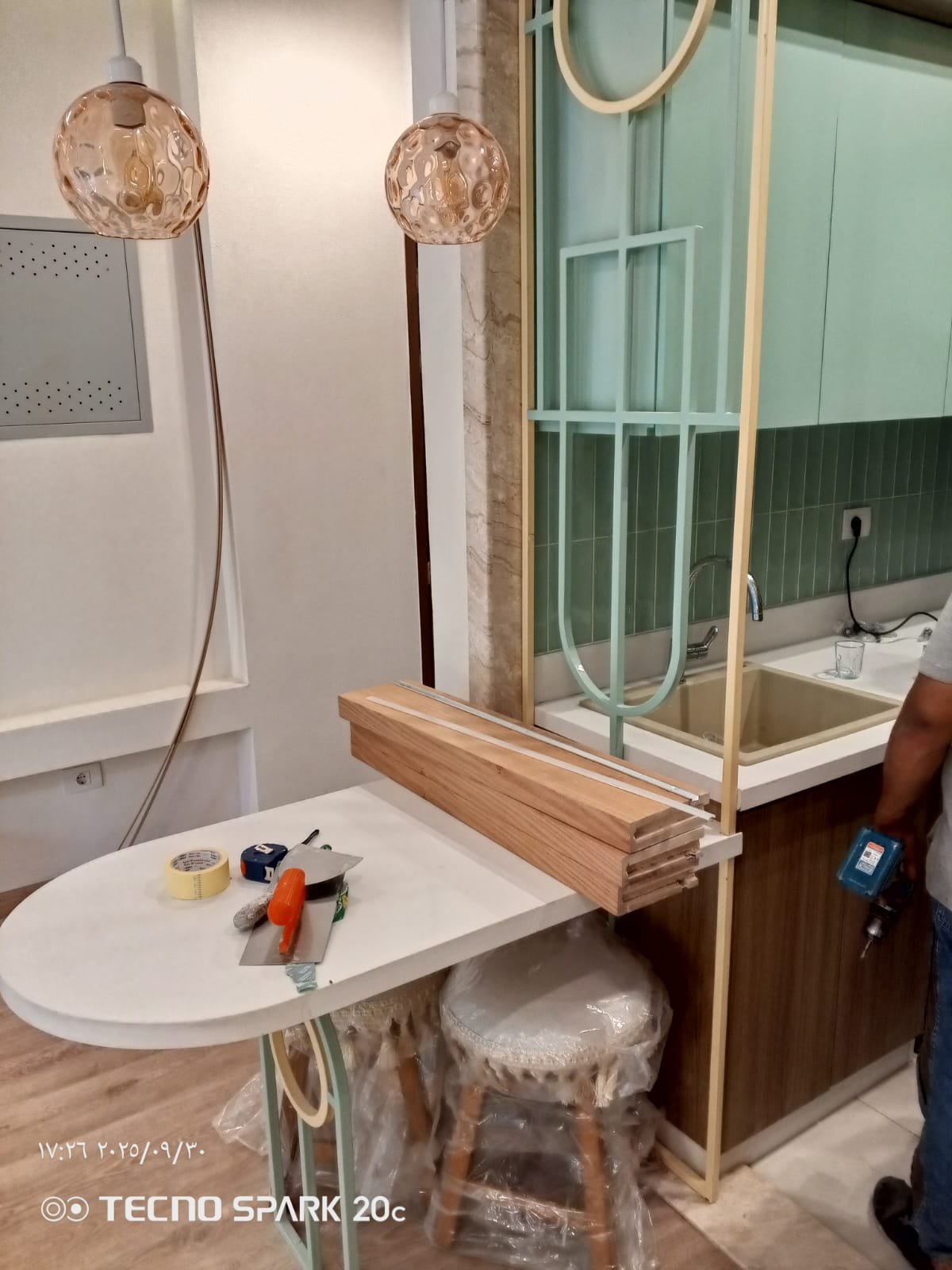 مطبخ مع بار إفطار