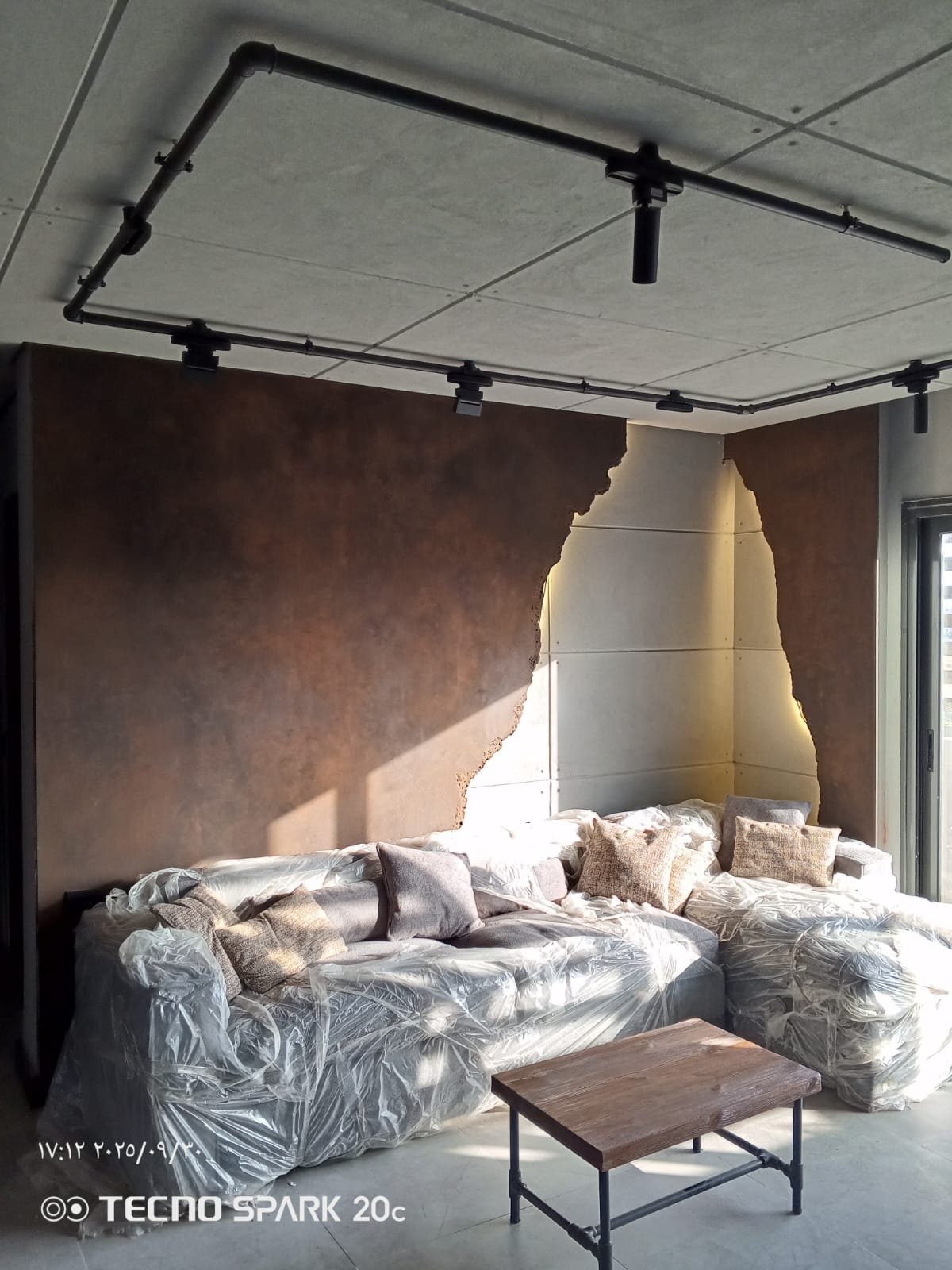 غرفة معيشة بستايل صناعي